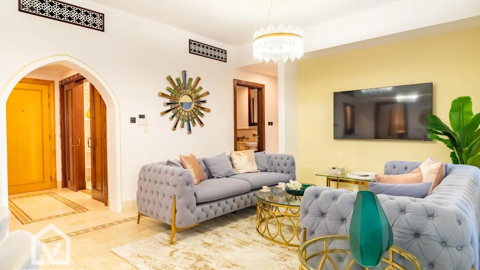 Veluxa -Heritage 3 Bed Burj View Dubaj Apartament